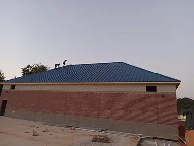 commercial-roofing-contractor-standing-seam-metal-roofing-2